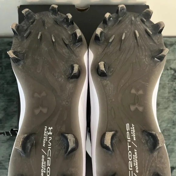 Baseball Cleats - Picture 10 of 12